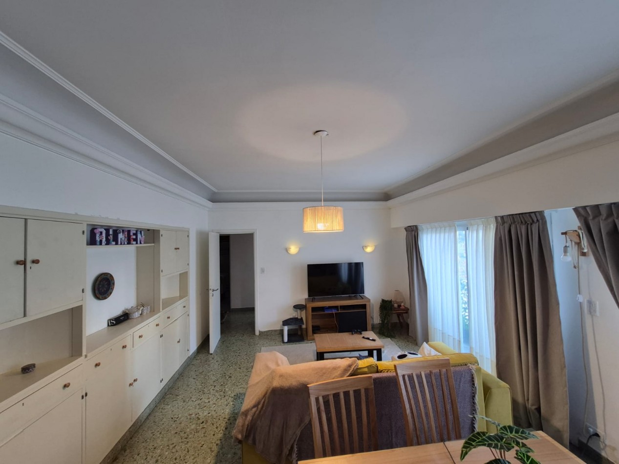 PH de 3 ambientes al frente con balcon, patio y dependencia - Av. Colon