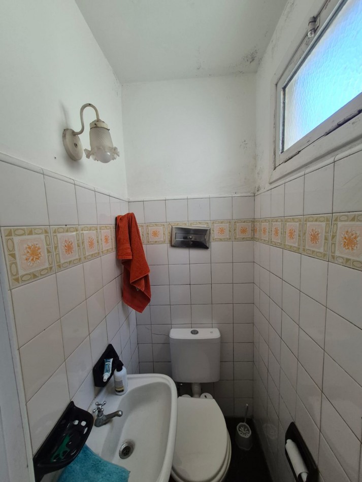 PH de 3 ambientes al frente con balcon, patio y dependencia - Av. Colon