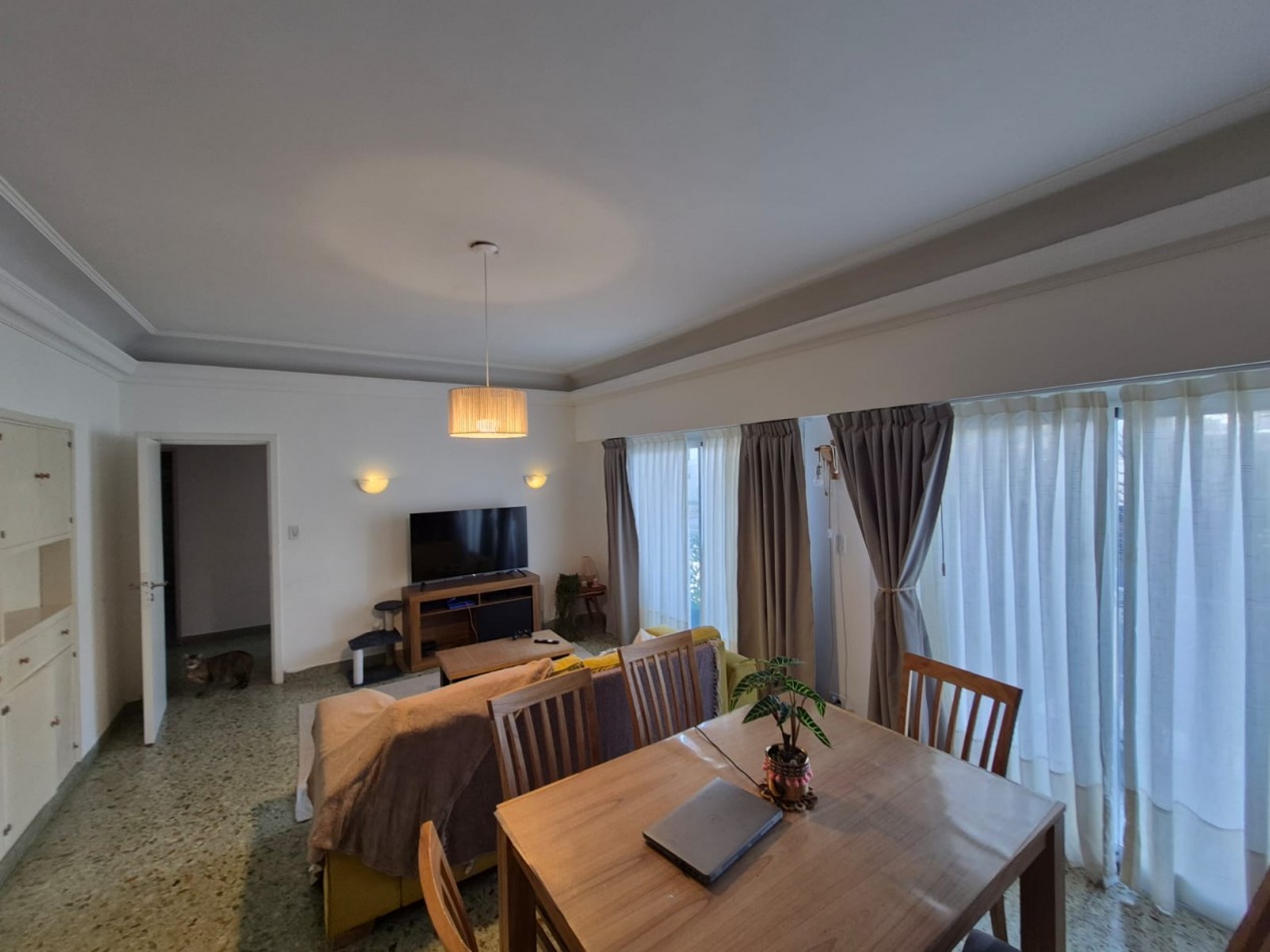 PH de 3 ambientes al frente con balcon, patio y dependencia - Av. Colon