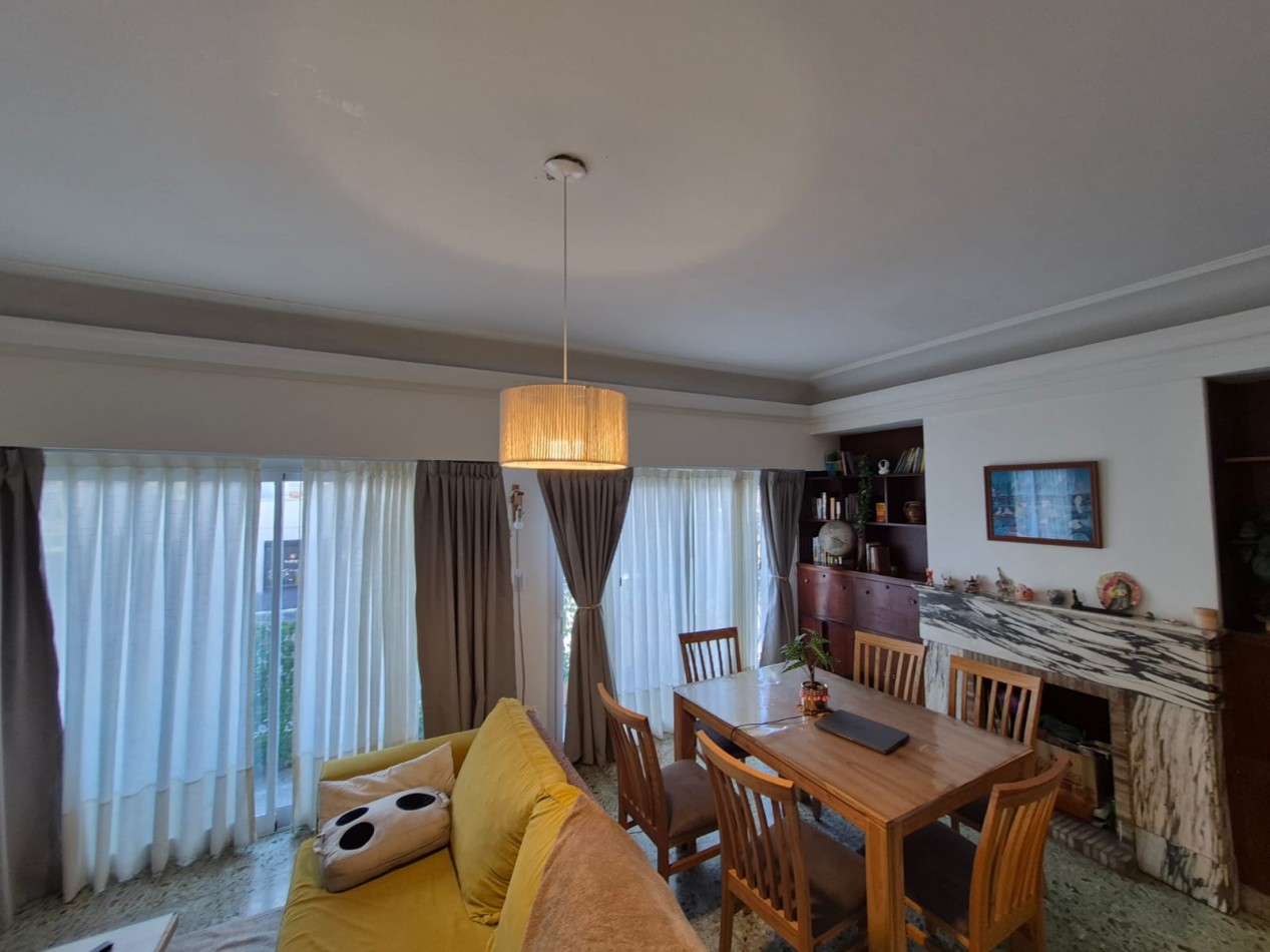 PH de 3 ambientes al frente con balcon, patio y dependencia - Av. Colon