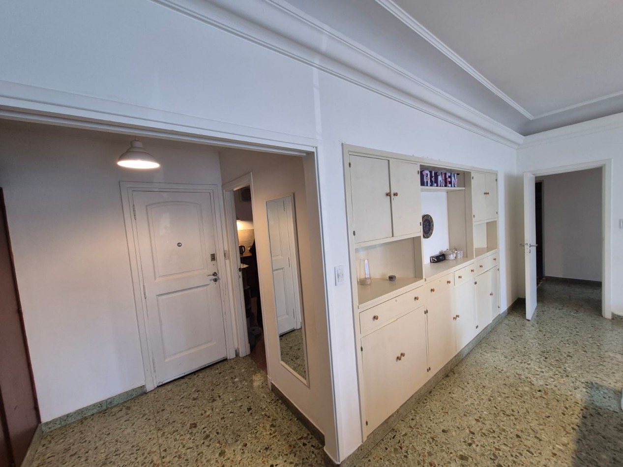PH de 3 ambientes al frente con balcon, patio y dependencia - Av. Colon