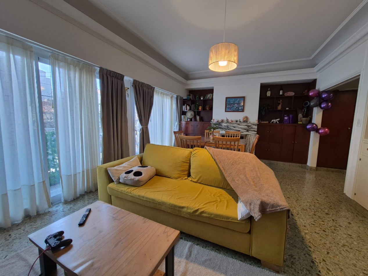 PH de 3 ambientes al frente con balcon, patio y dependencia - Av. Colon