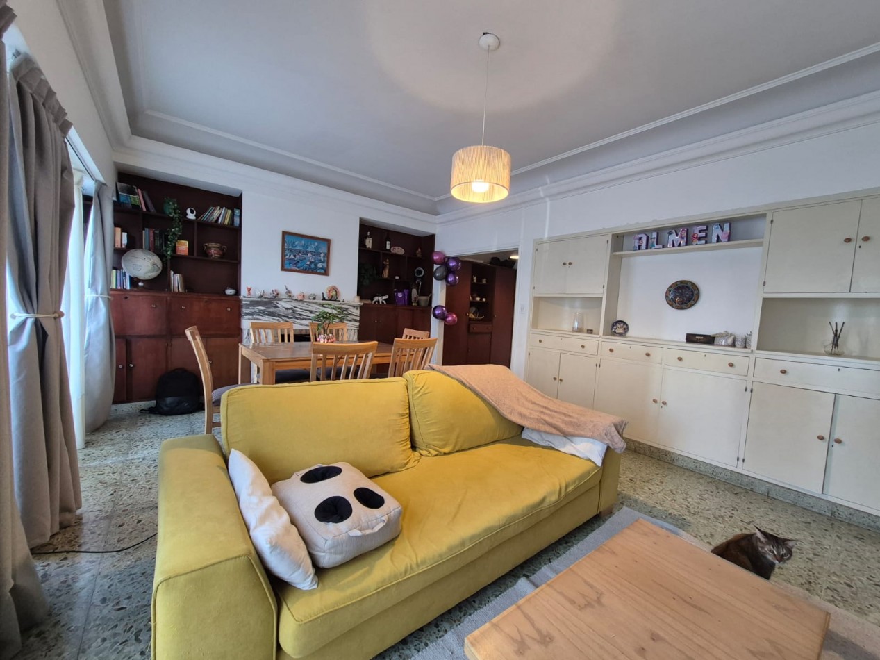 PH de 3 ambientes al frente con balcon, patio y dependencia - Av. Colon