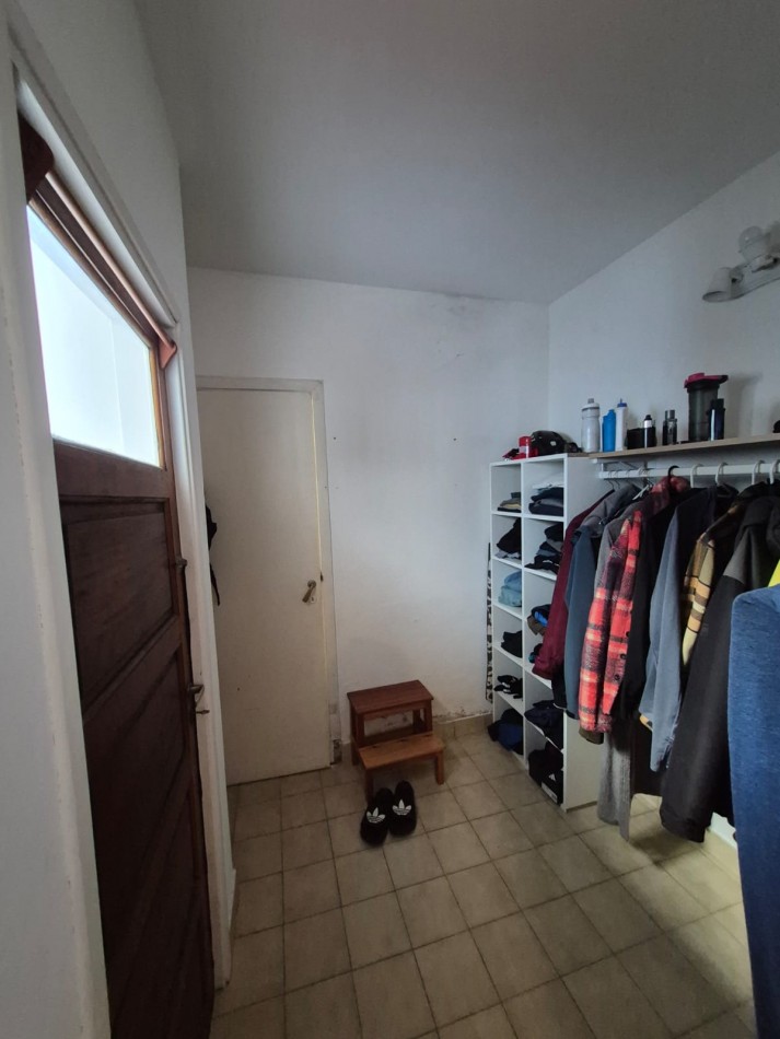 PH de 3 ambientes al frente con balcon, patio y dependencia - Av. Colon