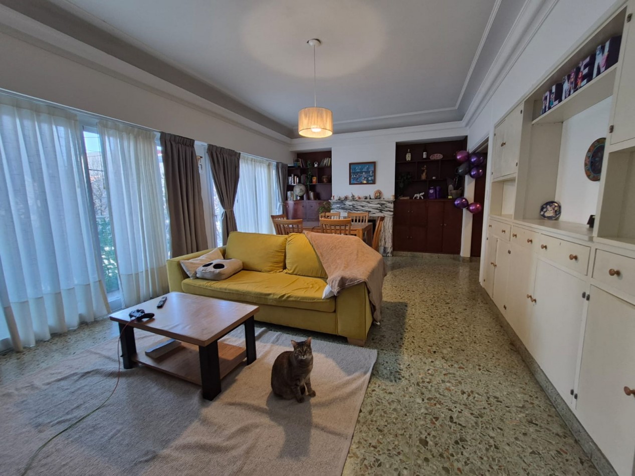 PH de 3 ambientes al frente con balcon, patio y dependencia - Av. Colon