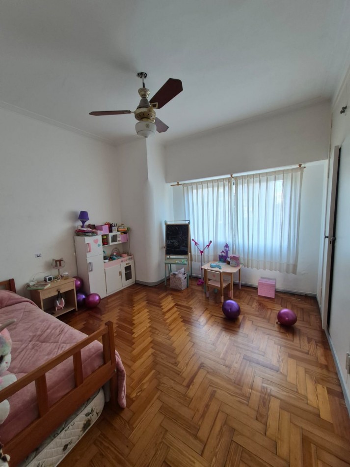PH de 3 ambientes al frente con balcon, patio y dependencia - Av. Colon