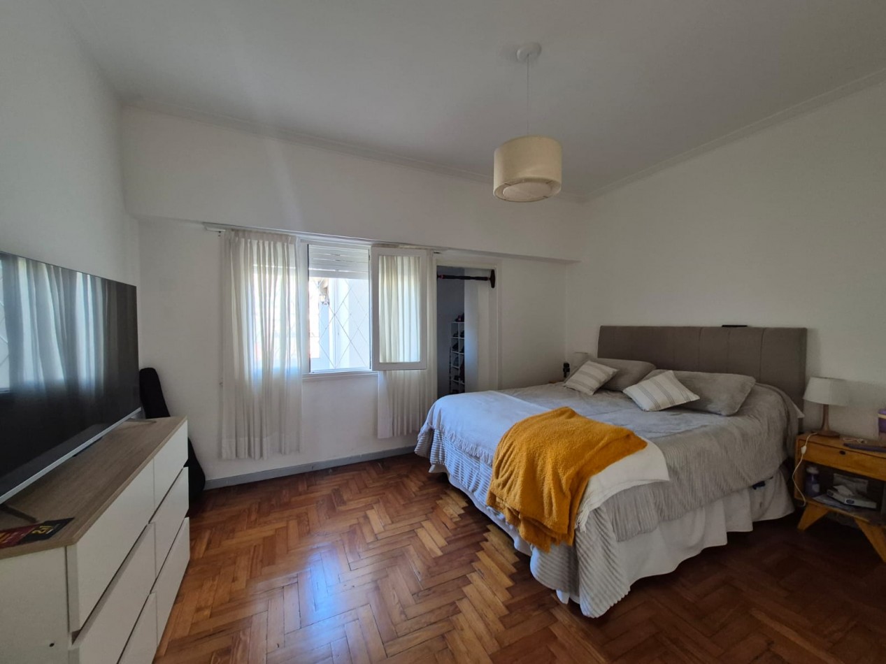 PH de 3 ambientes al frente con balcon, patio y dependencia - Av. Colon