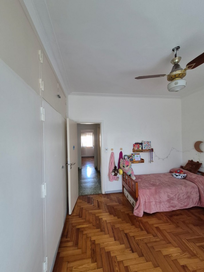 PH de 3 ambientes al frente con balcon, patio y dependencia - Av. Colon