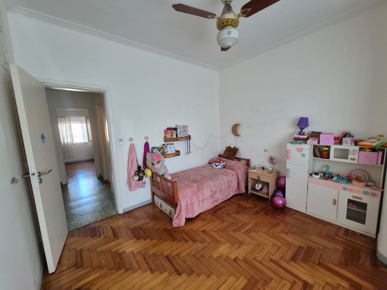 PH de 3 ambientes al frente con balcon, patio y dependencia - Av. Colon