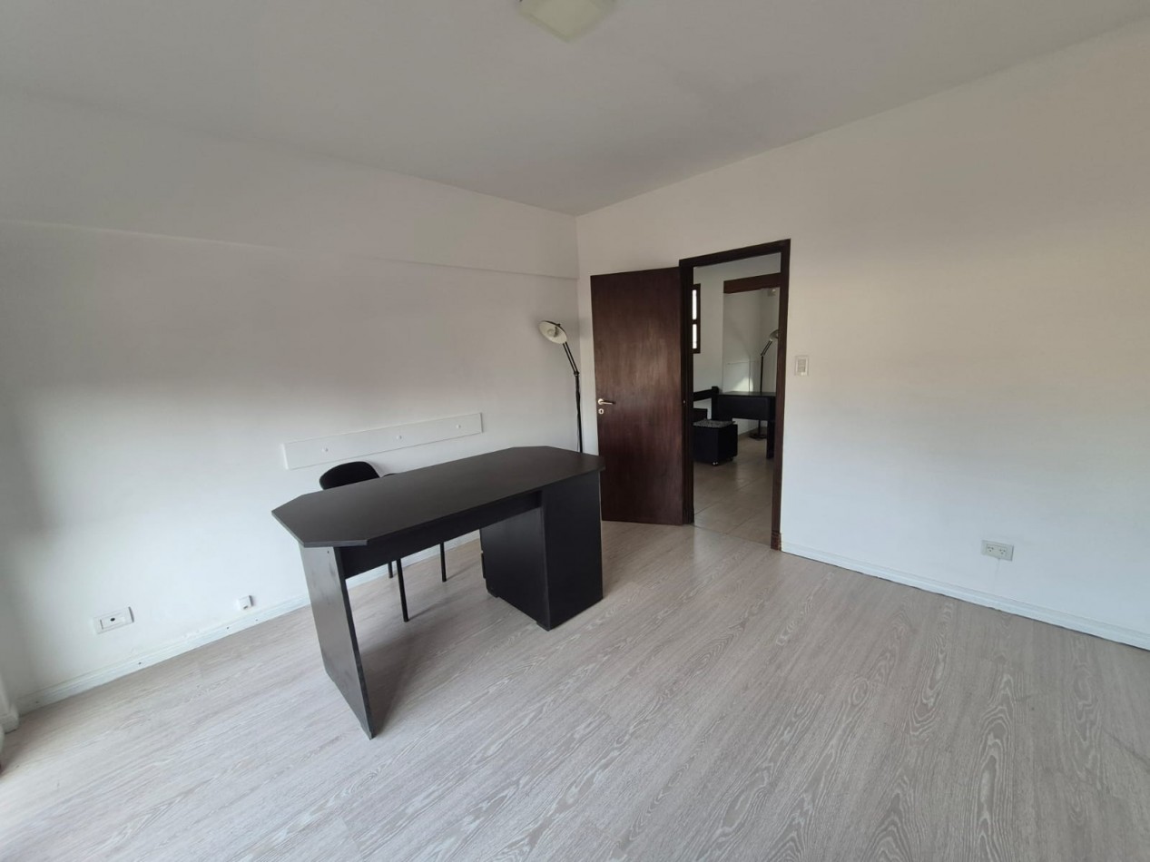 Oficina de 3 ambientes sobre calle Guemes 