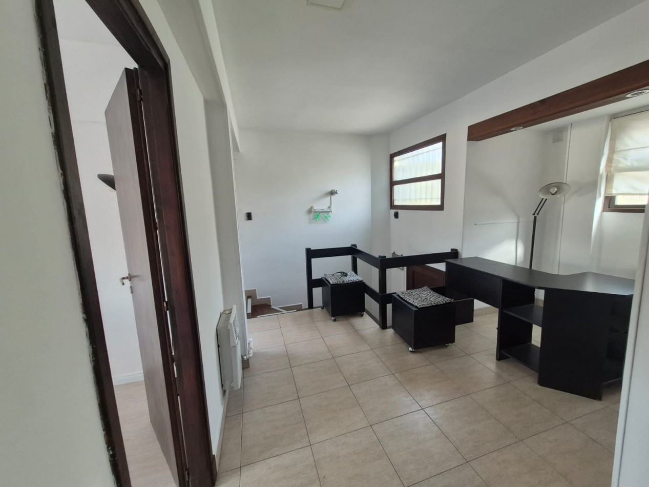 Oficina de 3 ambientes sobre calle Guemes 