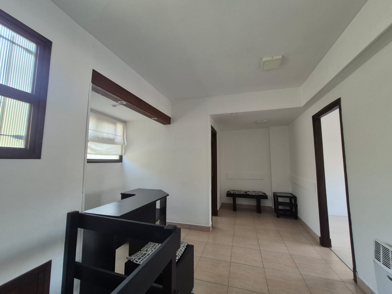 Oficina de 3 ambientes sobre calle Guemes 