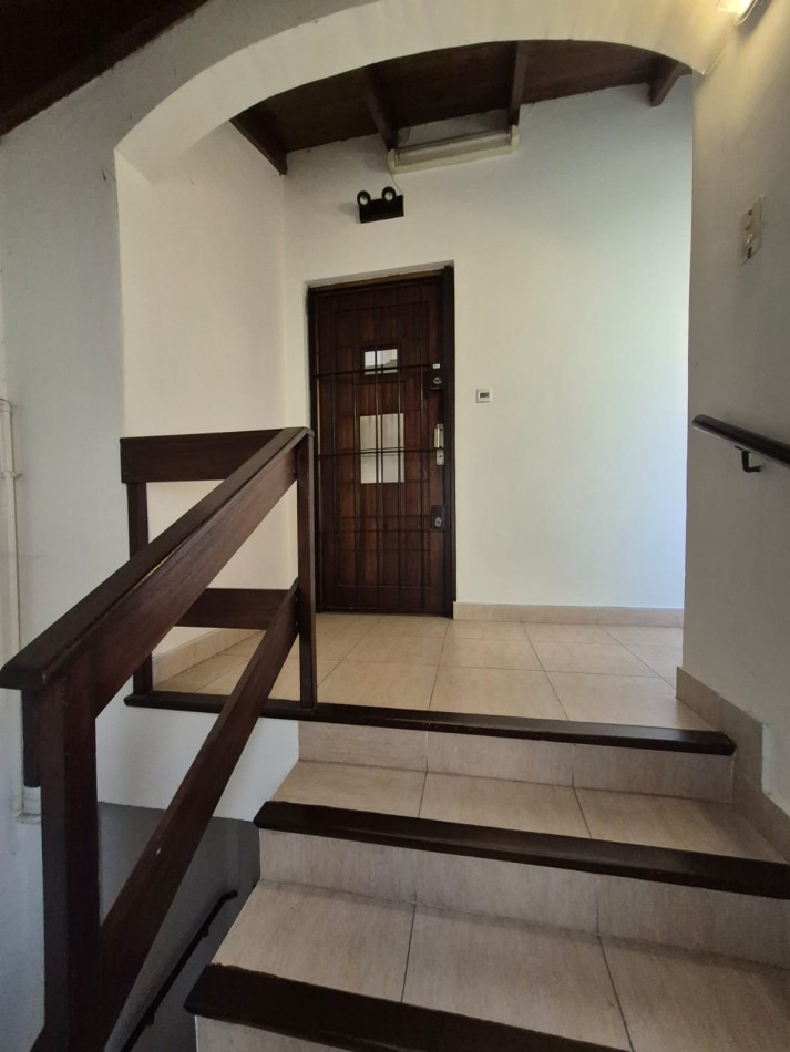 Oficina de 3 ambientes sobre calle Guemes 