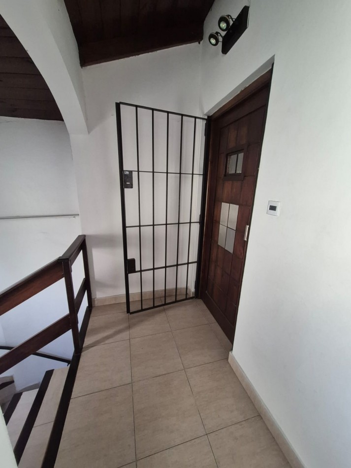 Oficina de 3 ambientes sobre calle Guemes 