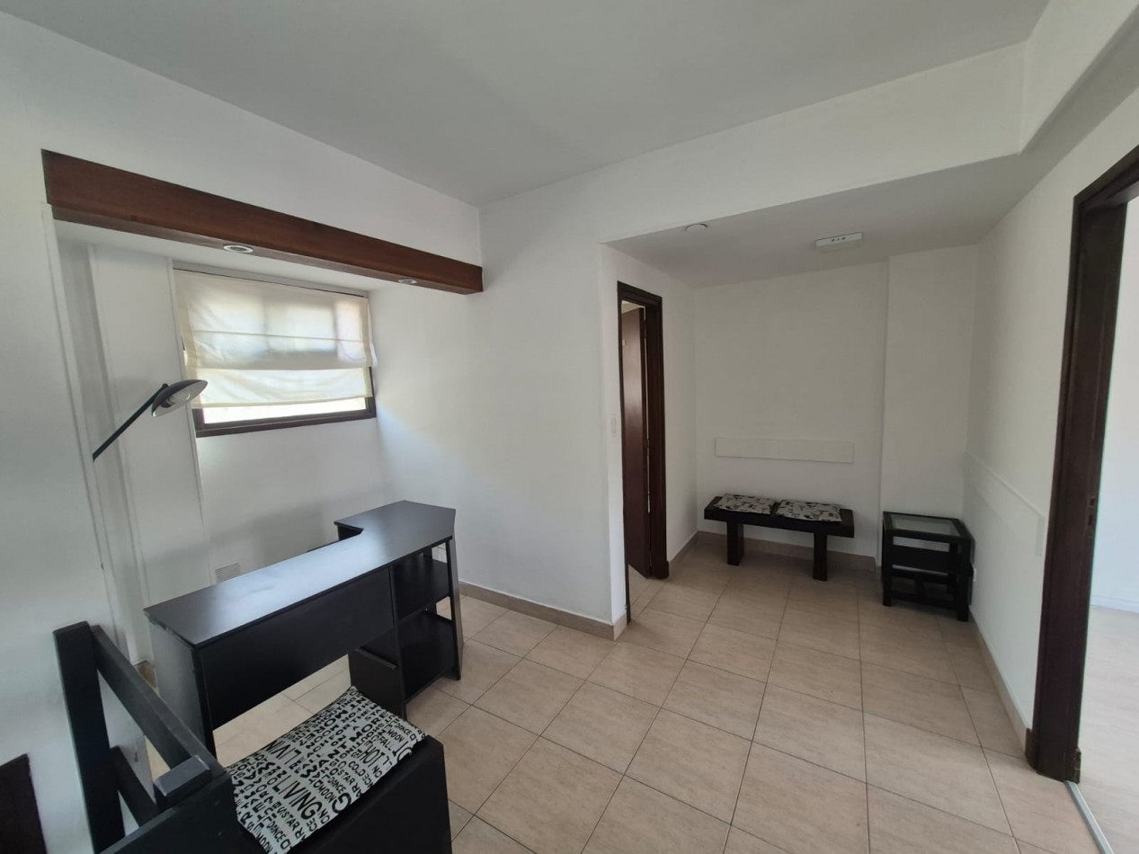 Oficina de 3 ambientes sobre calle Guemes 