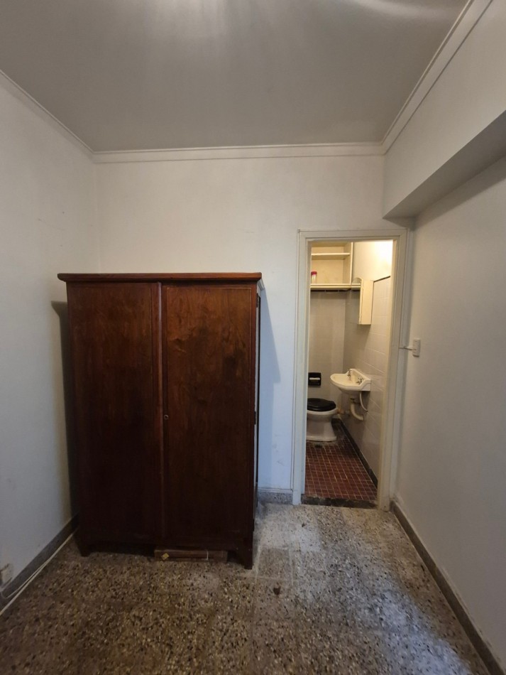 Departamento 2 ambientes con dependencia, 2 baños con balcon y cochera fija