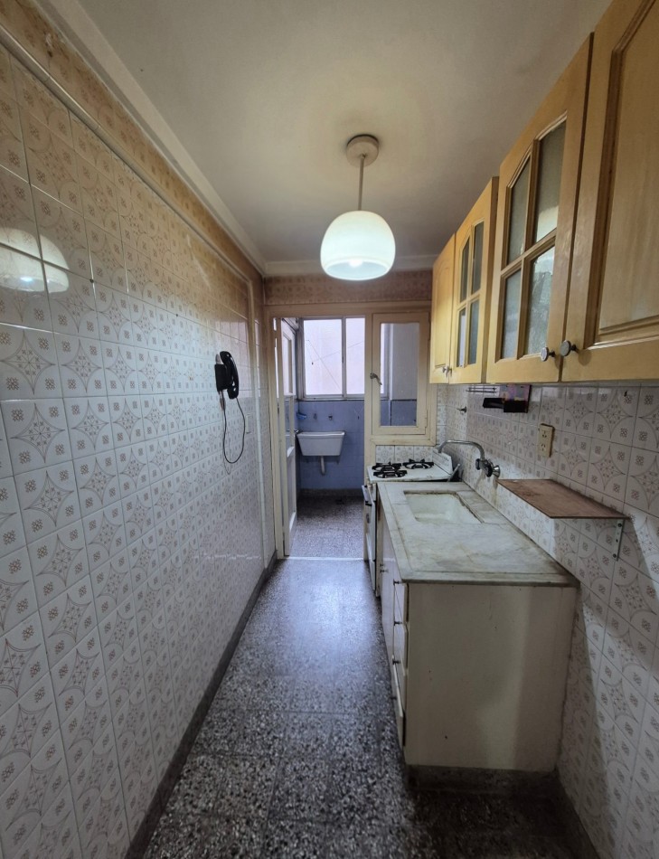 Departamento 2 ambientes con dependencia, 2 baños con balcon y cochera fija