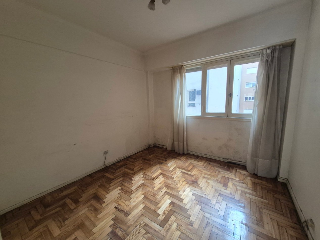 Departamento 2 ambientes con dependencia, 2 baños con balcon y cochera fija