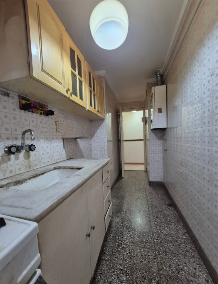 Departamento 2 ambientes con dependencia, 2 baños con balcon y cochera fija