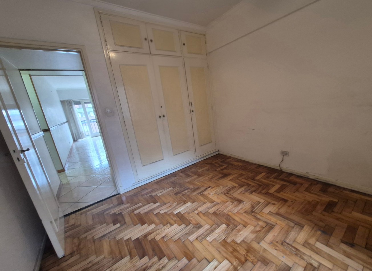 Departamento 2 ambientes con dependencia, 2 baños con balcon y cochera fija