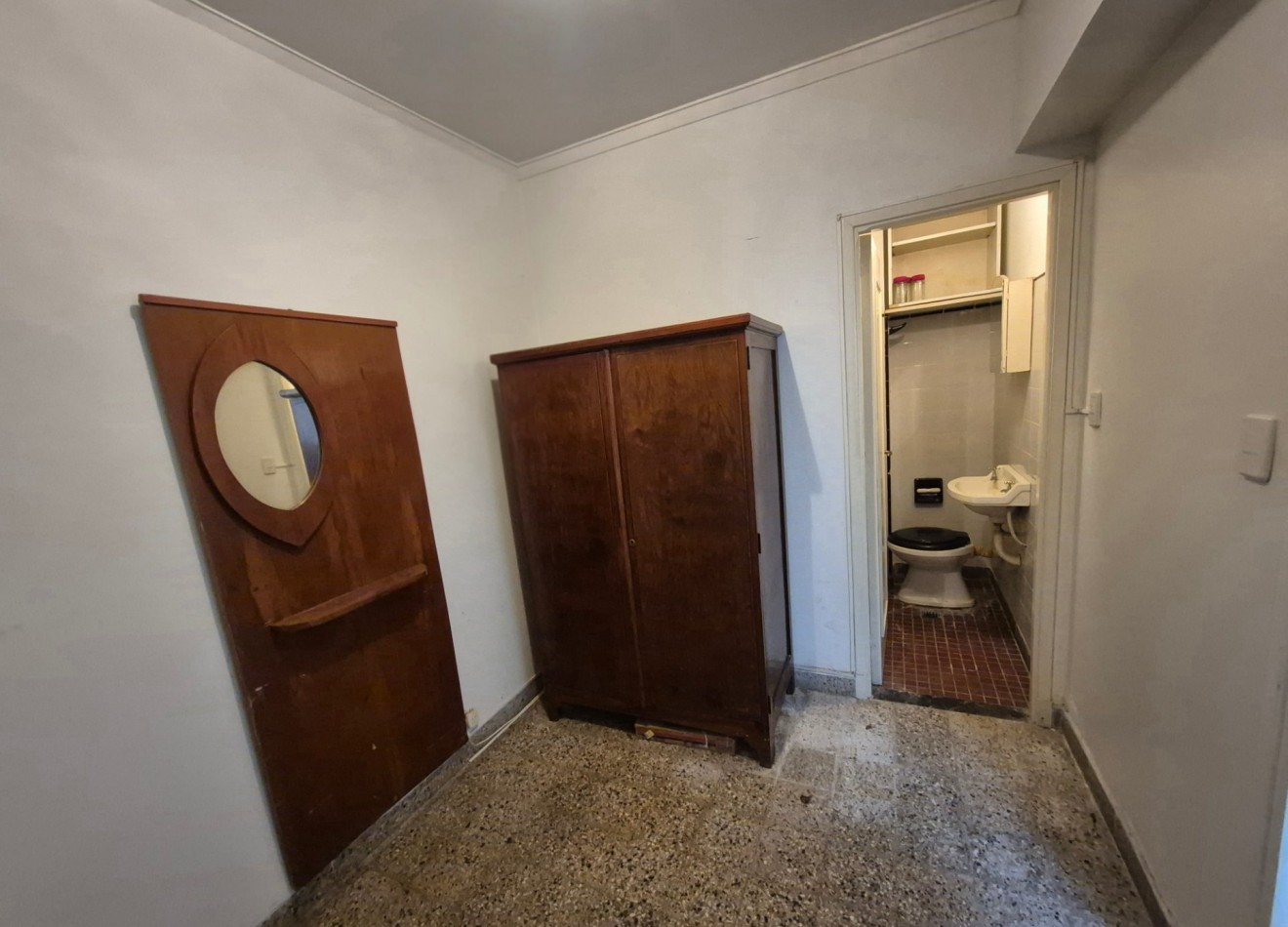 Departamento 2 ambientes con dependencia, 2 baños con balcon y cochera fija