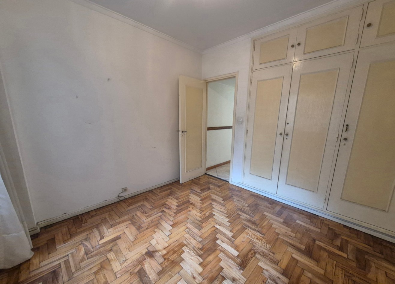 Departamento 2 ambientes con dependencia, 2 baños con balcon y cochera fija