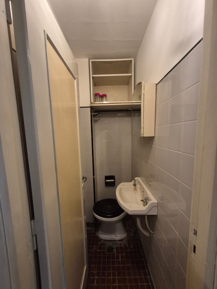 Departamento 2 ambientes con dependencia, 2 baños con balcon y cochera fija