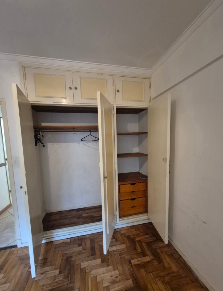 Departamento 2 ambientes con dependencia, 2 baños con balcon y cochera fija