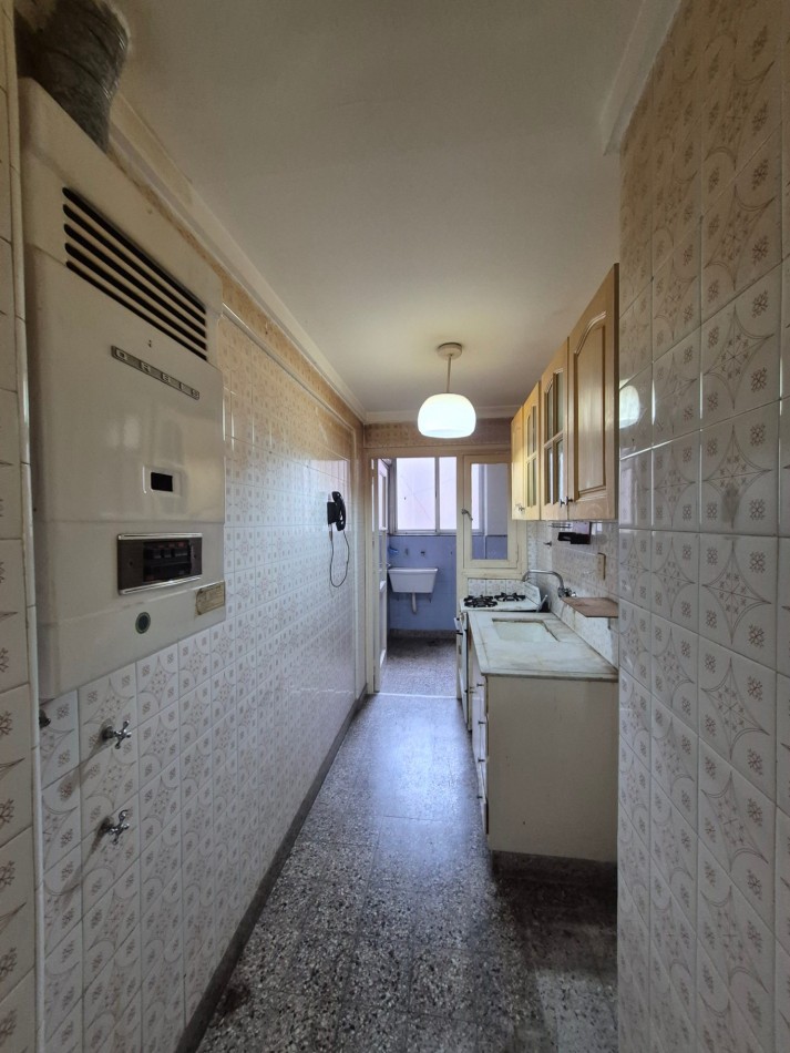 Departamento 2 ambientes con dependencia, 2 baños con balcon y cochera fija