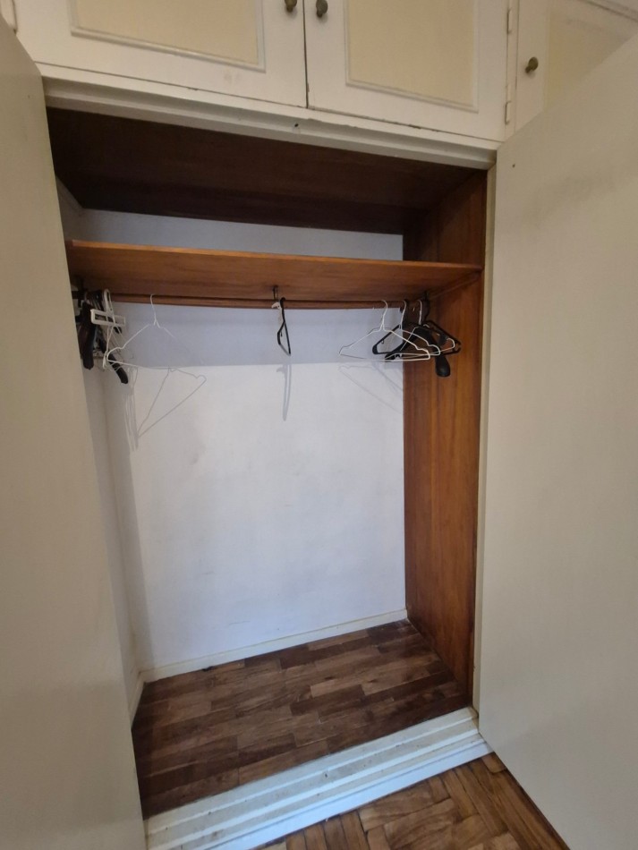 Departamento 2 ambientes con dependencia, 2 baños con balcon y cochera fija