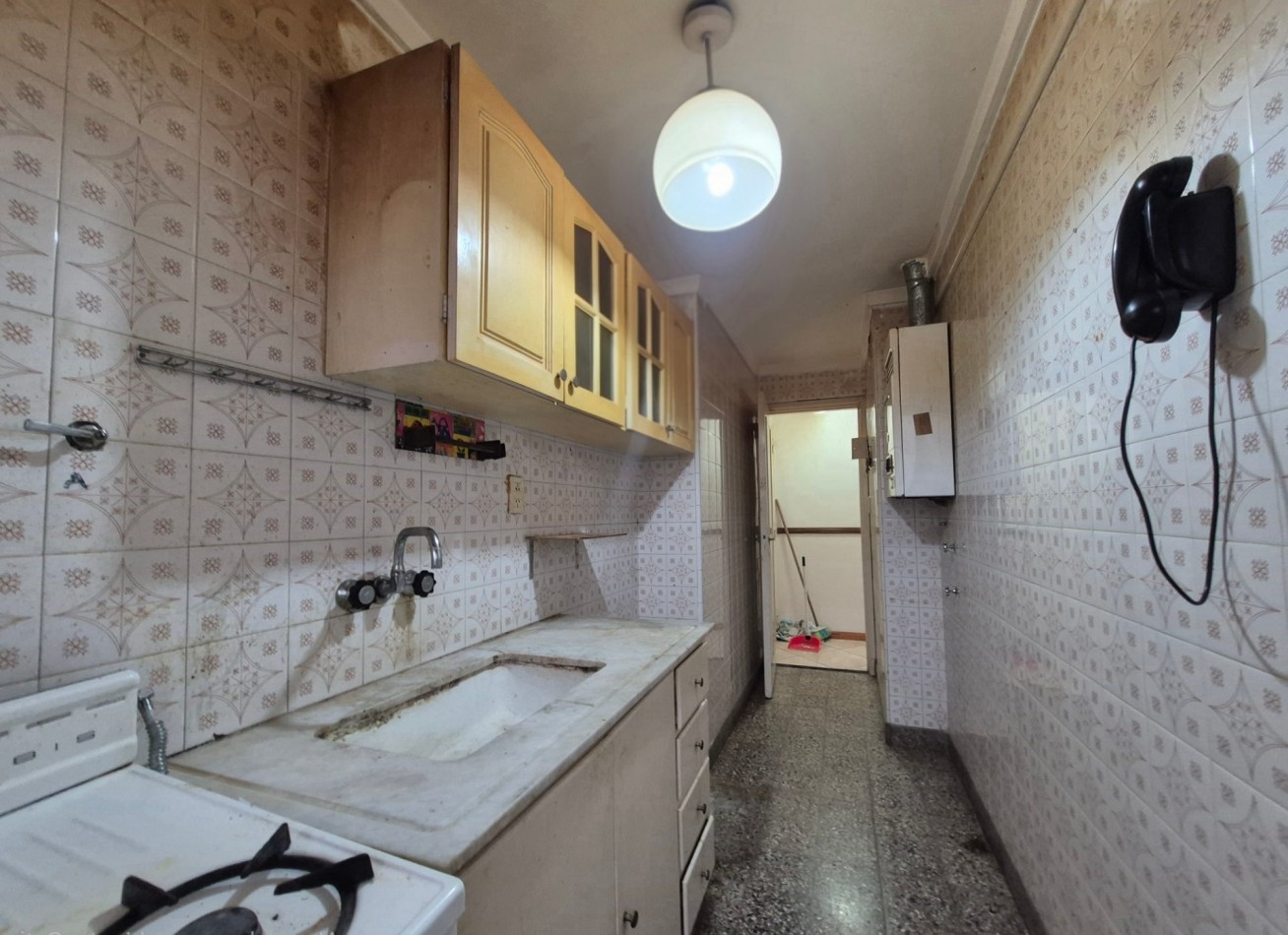 Departamento 2 ambientes con dependencia, 2 baños con balcon y cochera fija